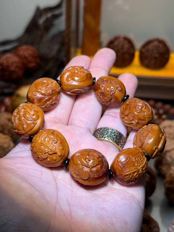 文玩橄榄核-秦汉风韵作者周金雪！边21高22！