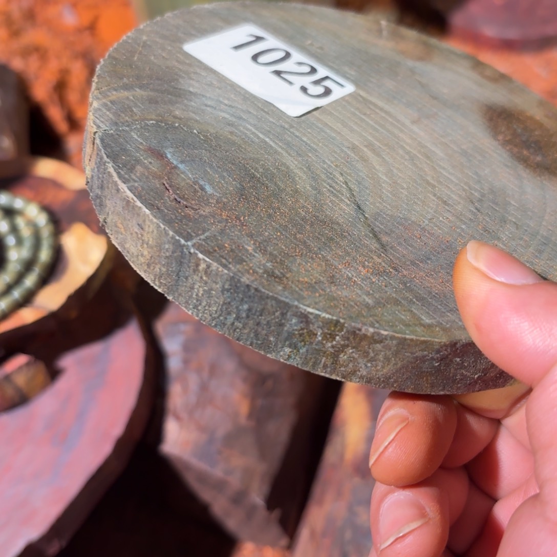 L***轮维腊木（绿檀）原木1025