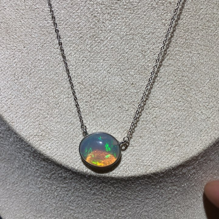 妇***夫欧泊未镶嵌欧泊吊坠