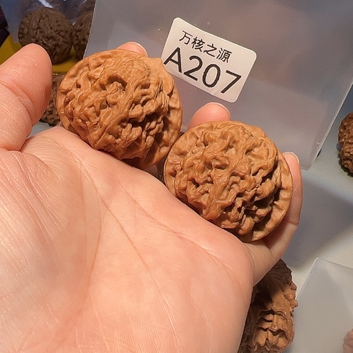 吊坠桃核40全品梨木台，也叫翻天印