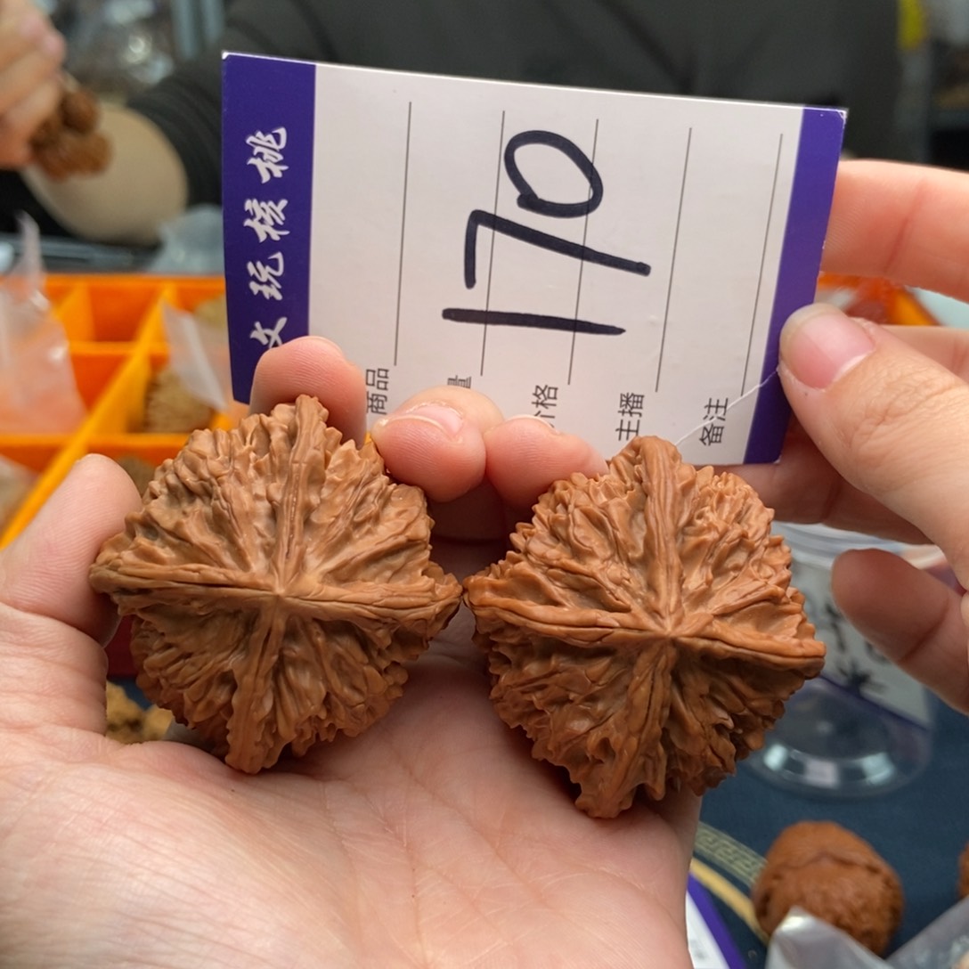 文玩核桃吊坠48四棱