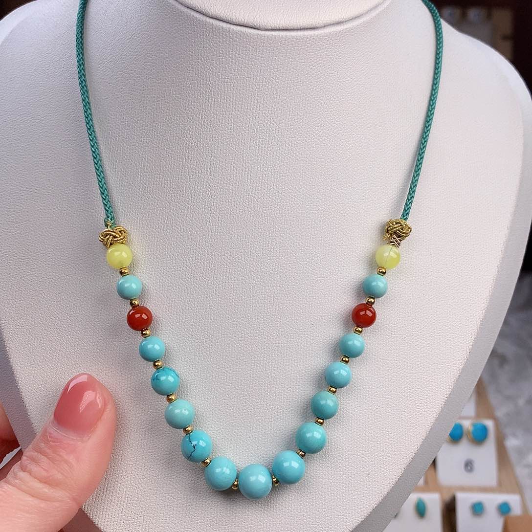 绿松石颈饰未镶嵌