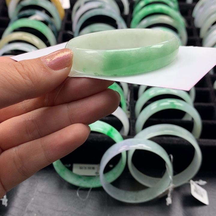 翡翠手镯未镶嵌公主