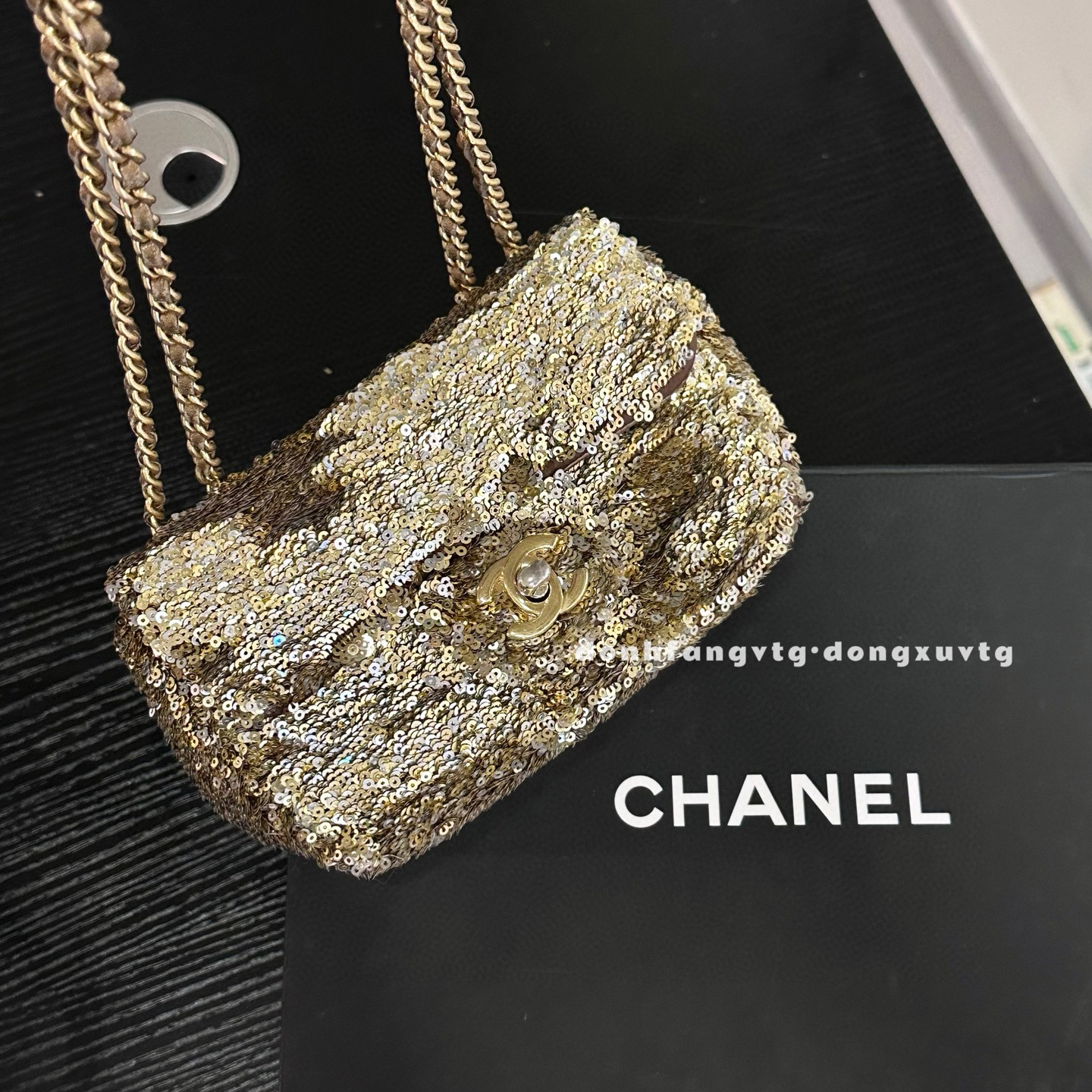 95新 Chanel/香奈儿 chanel 香槟金亮片cf斜挎包
