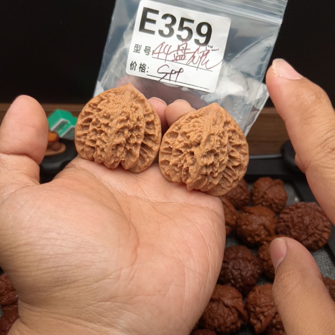 文玩核桃吊坠44盘龙虎头e359