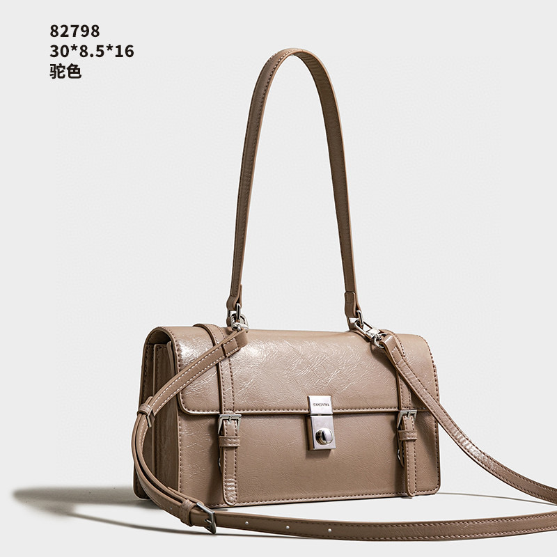 VAZSLVE/原创设计SK-82798-驼色 秋冬新款轻奢小包