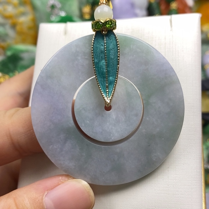 翡翠未镶嵌吊坠(赠链)