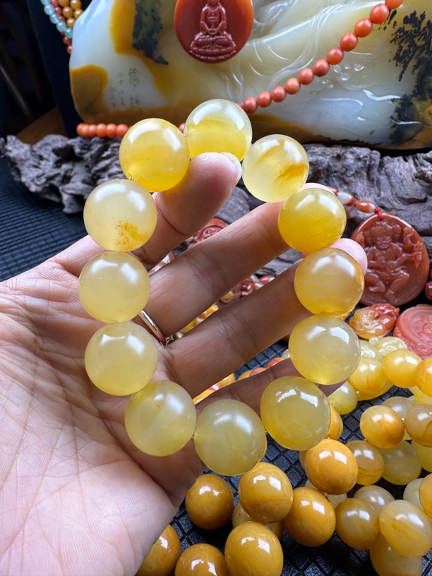 云南龙陵黄龙玉高端精品山流水料手串