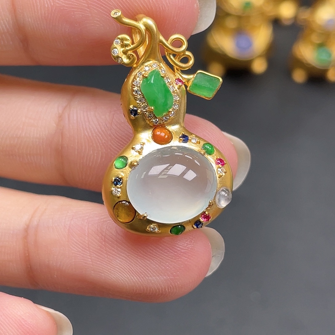 翡翠18K金镶嵌颈饰高冰蛋面葫芦吊坠