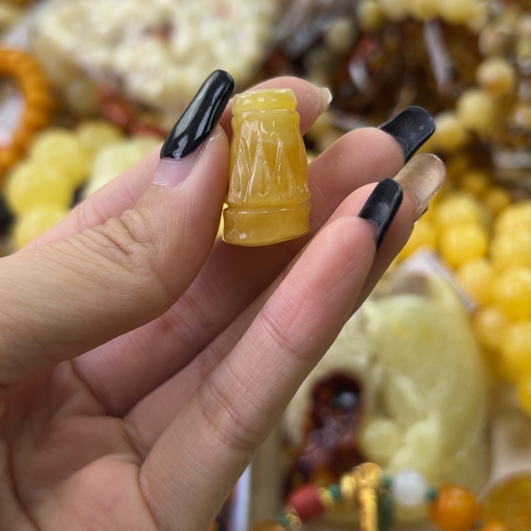 琥珀珠宝奇石未镶嵌