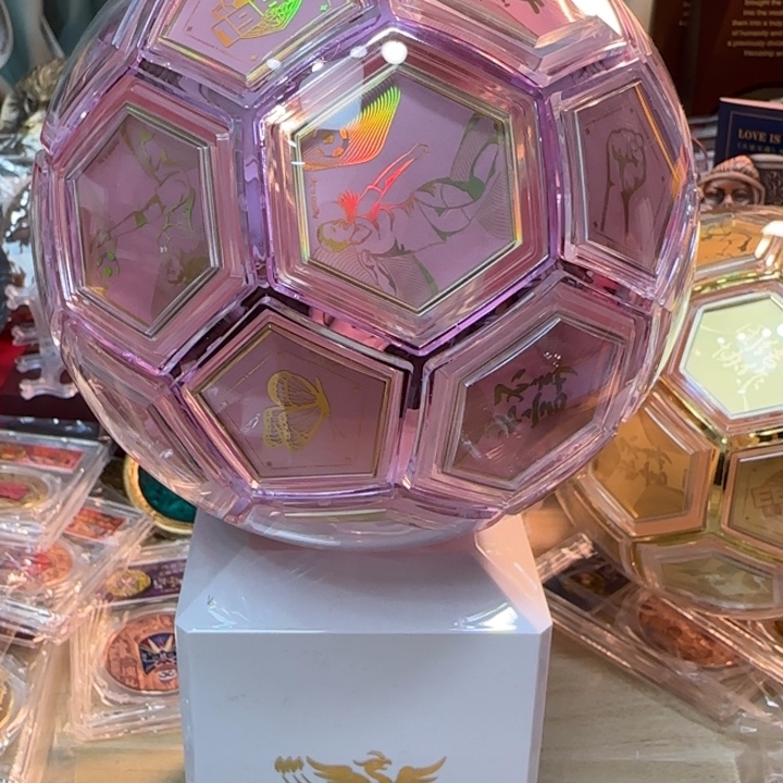 其他普通金属女足一个粉色