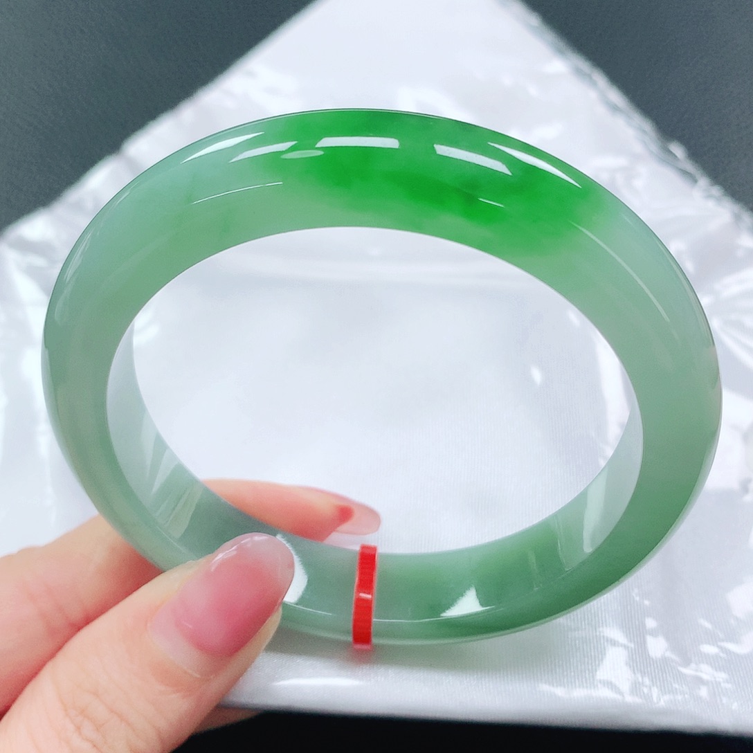 翡翠手镯未镶嵌58圈