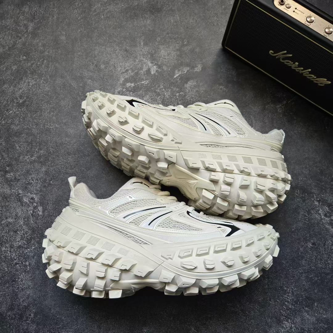 99新 Balenciaga/巴黎世家 43码 DEFENDER 黑白 轮胎鞋