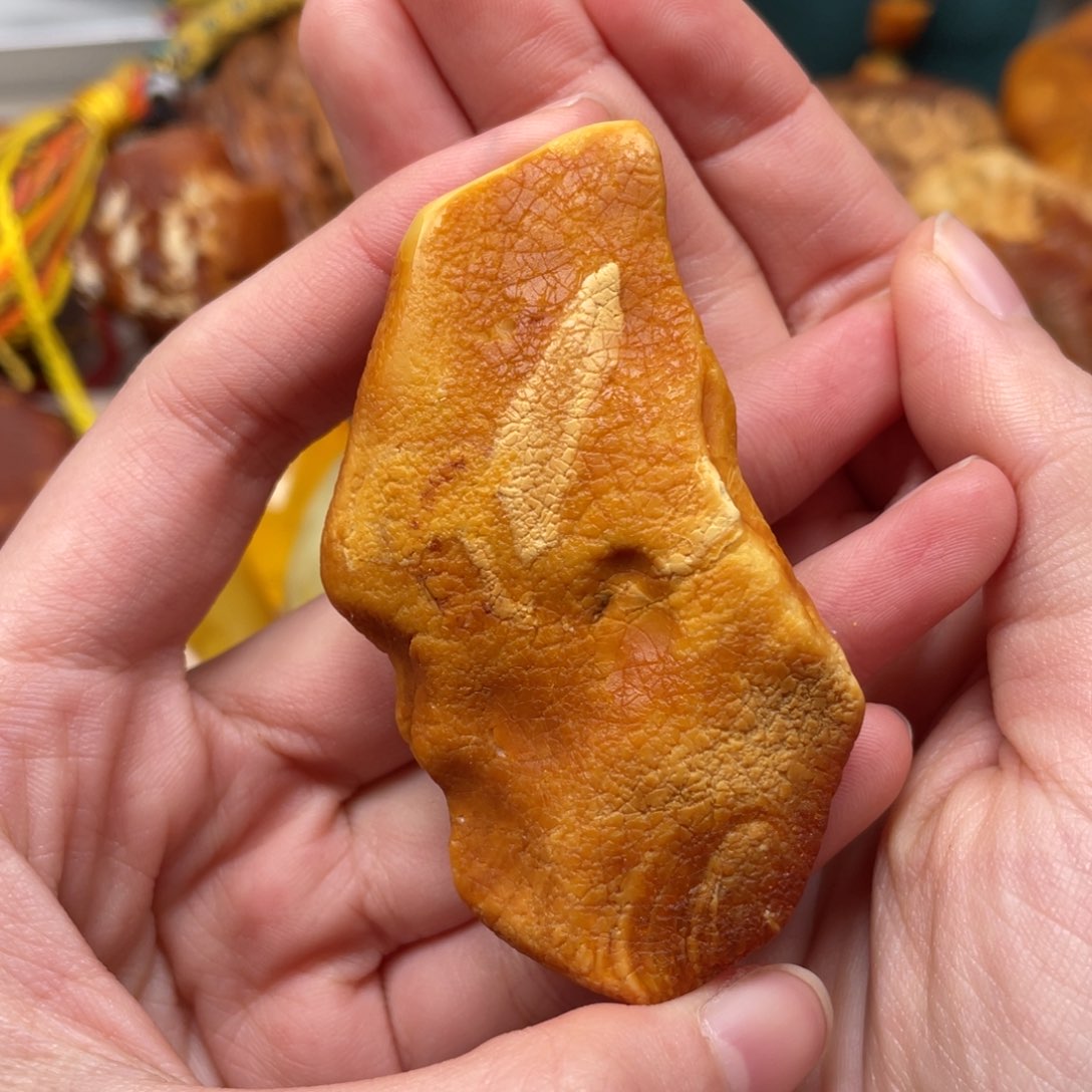 琥珀珠宝奇石未镶嵌