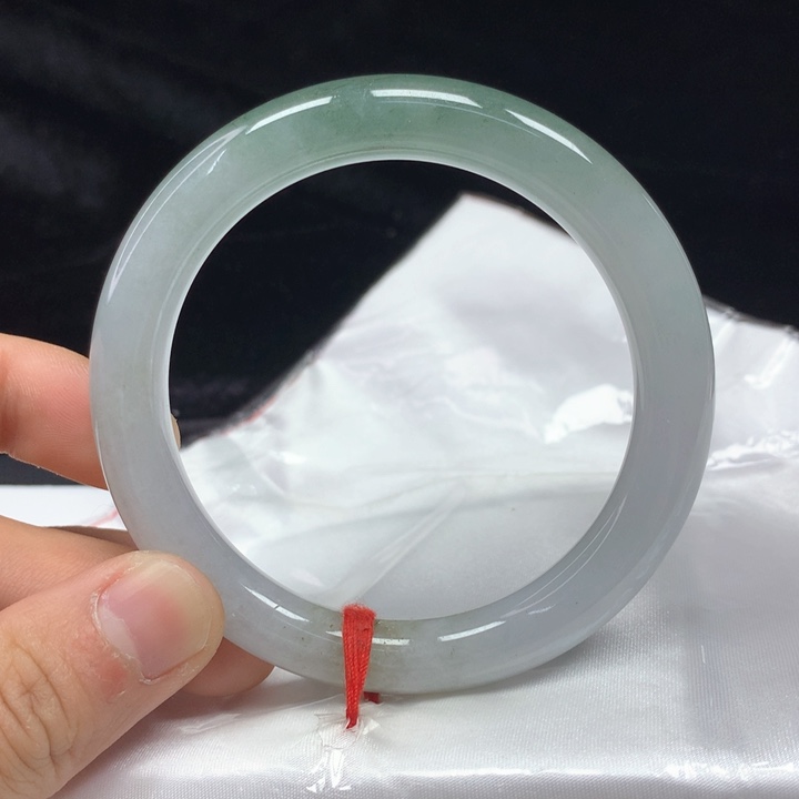 翡翠未镶嵌手镯（圆镯）57.1