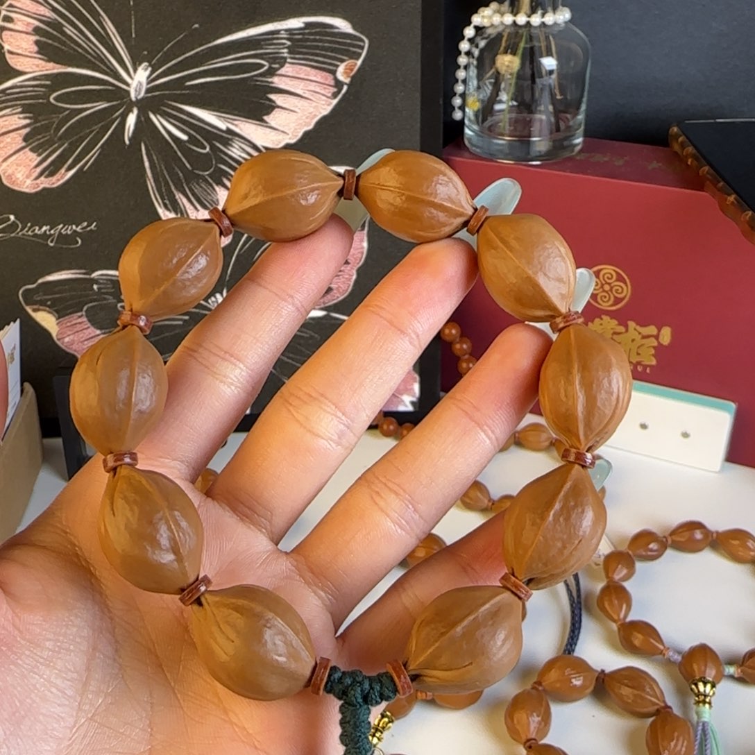 吕***兔吊坠橄榄核梅林铁核1825