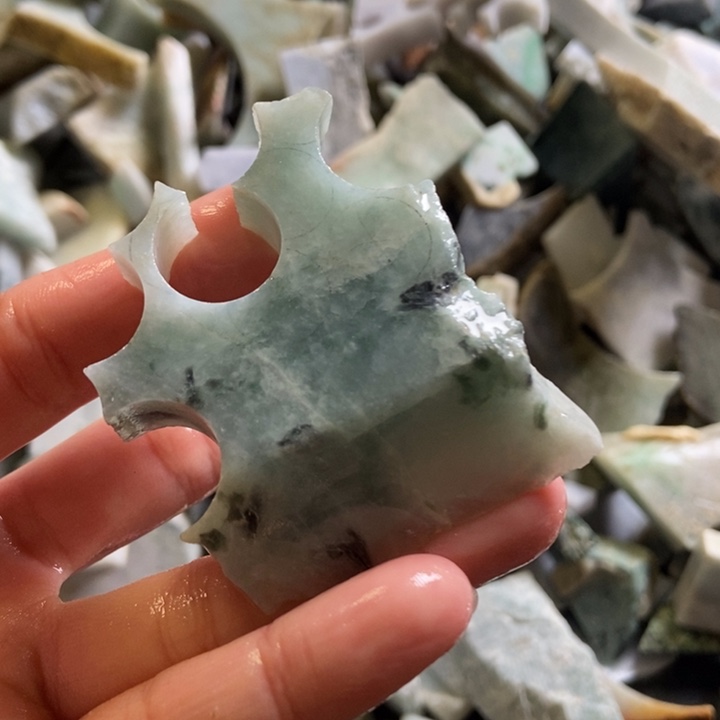 翡翠颈饰未镶嵌天然翡翠