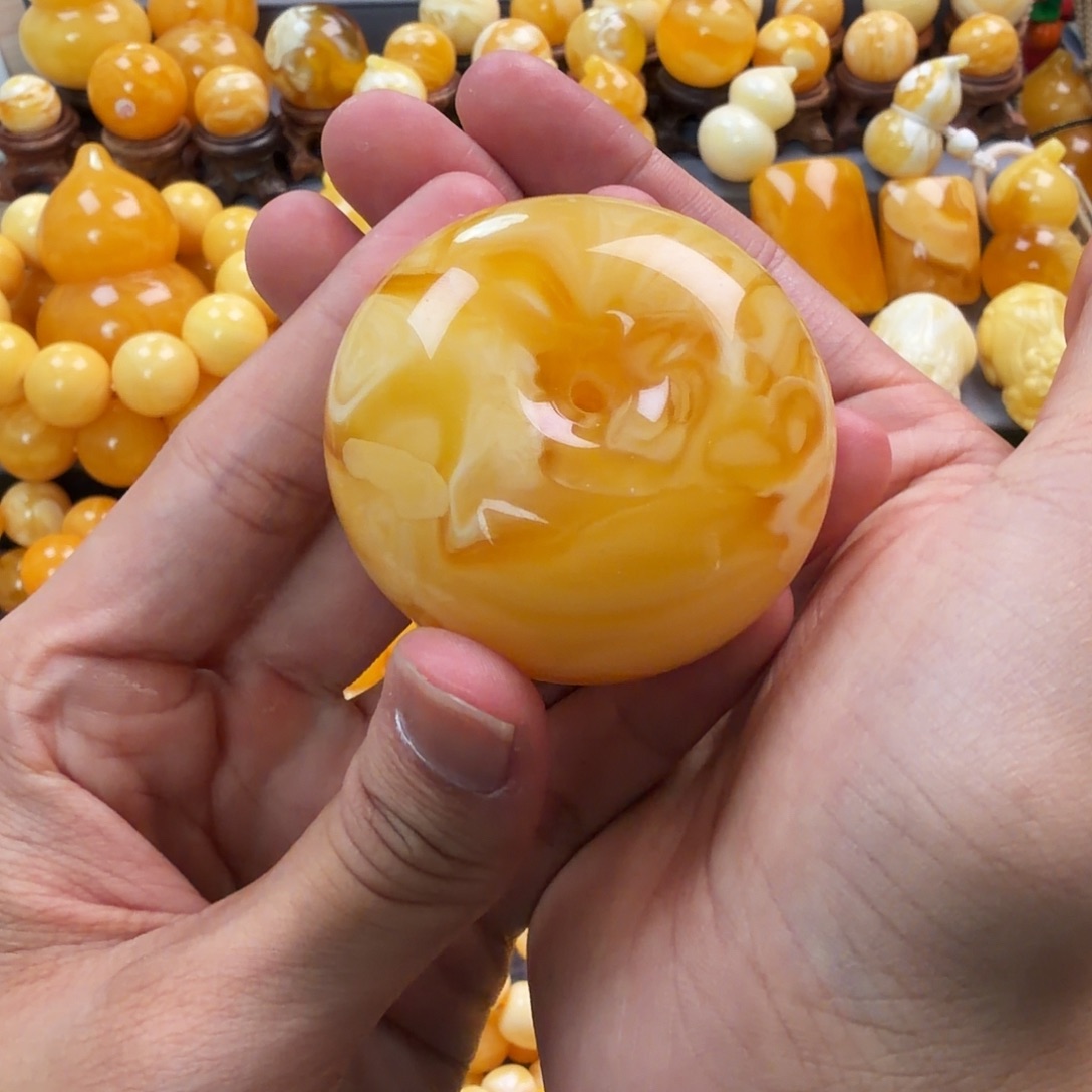琥珀未镶嵌珠宝奇石57g