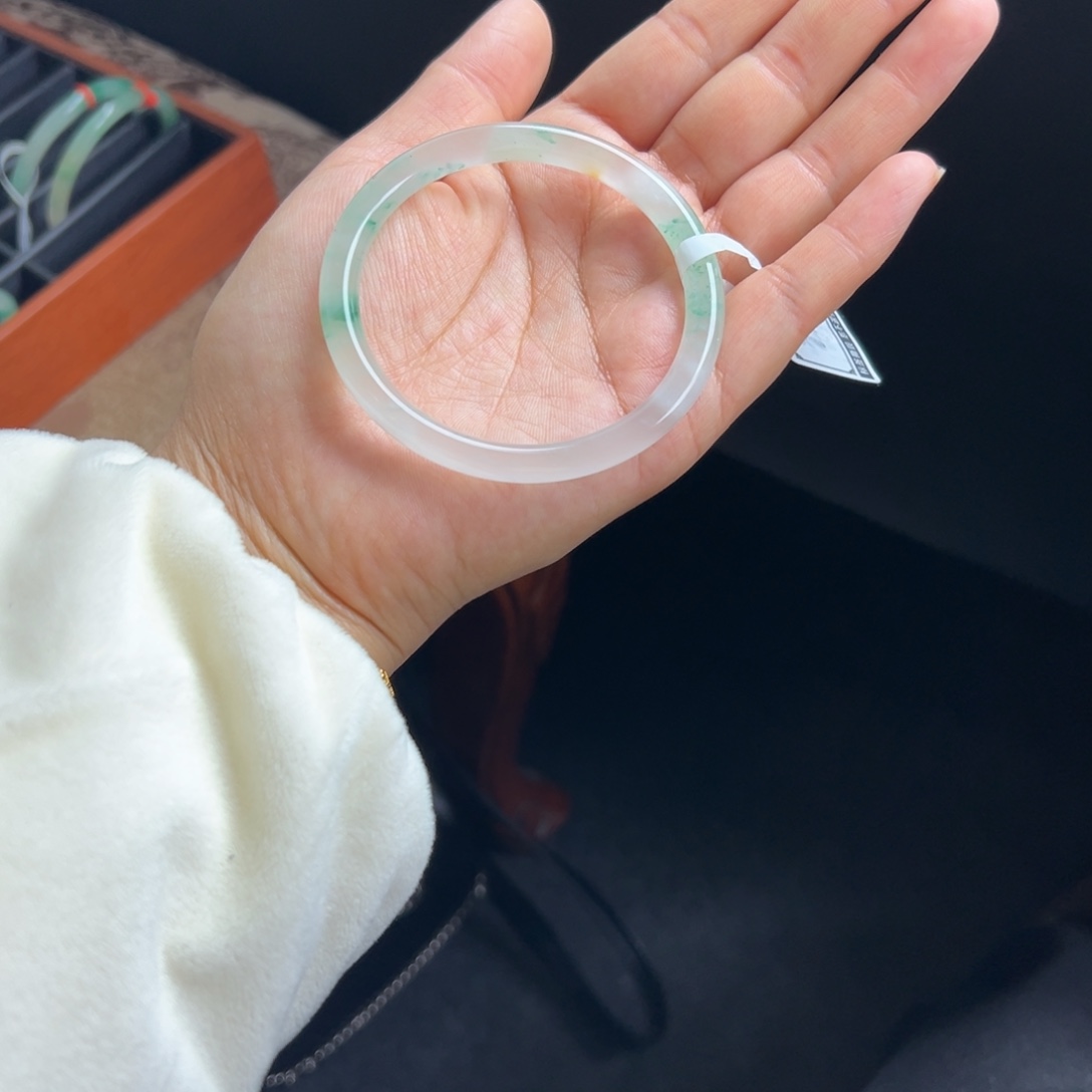 石英质玉未镶嵌手镯