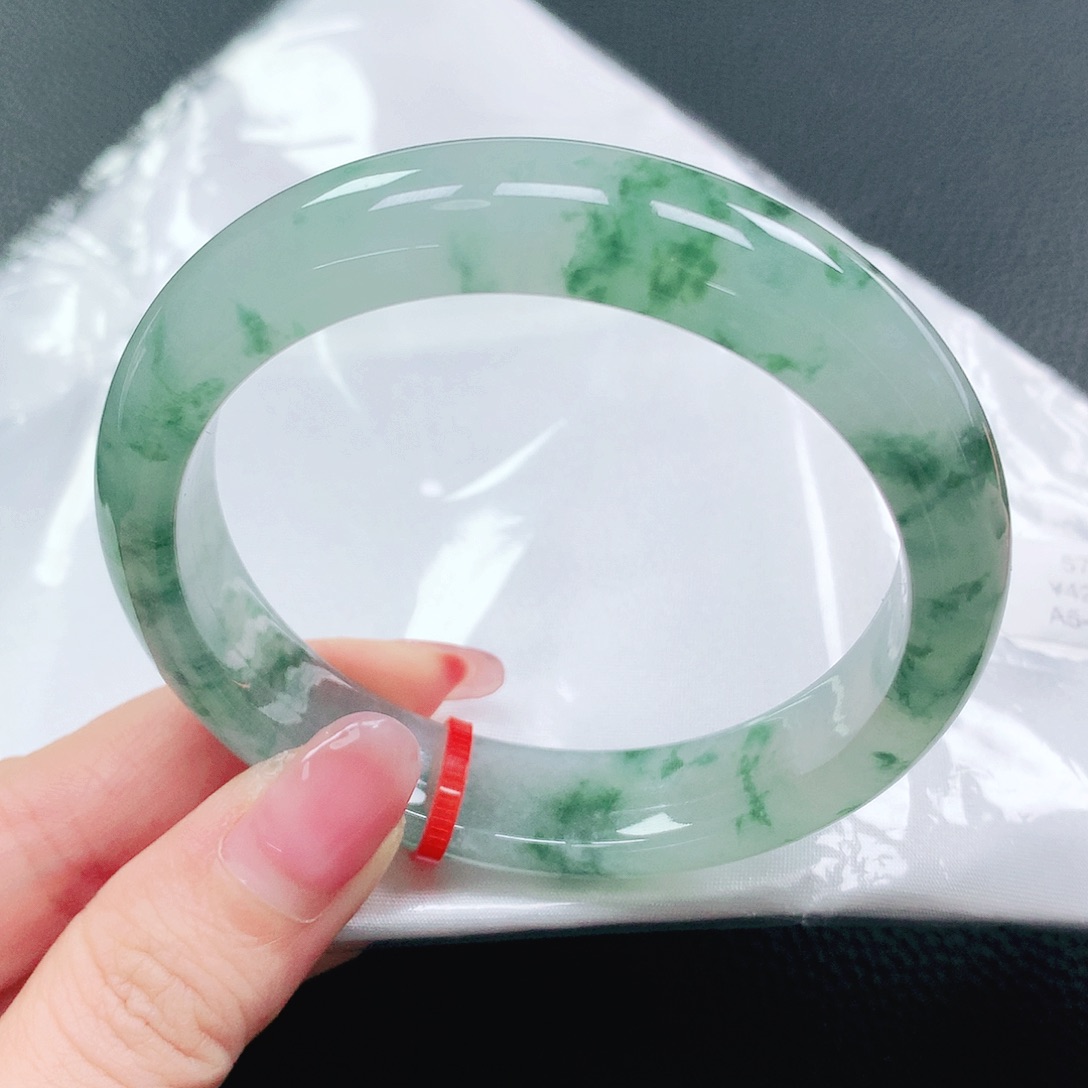 翡翠手镯未镶嵌57圈