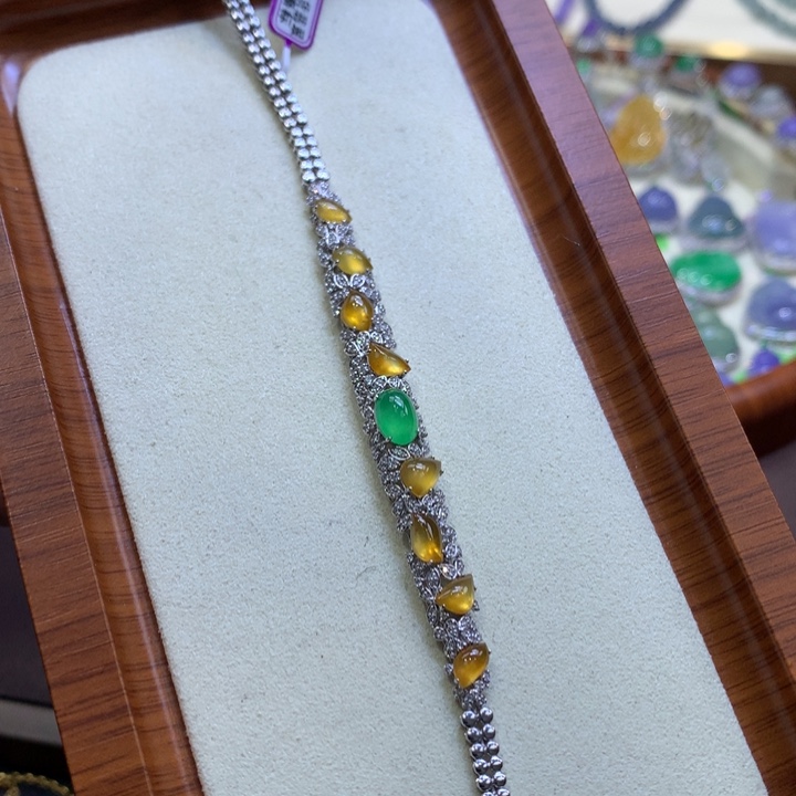 翡翠18K金镶嵌颈饰翡翠