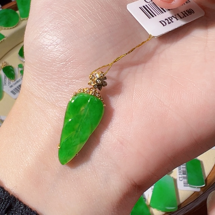 翡翠挂件18K金镶嵌翡翠