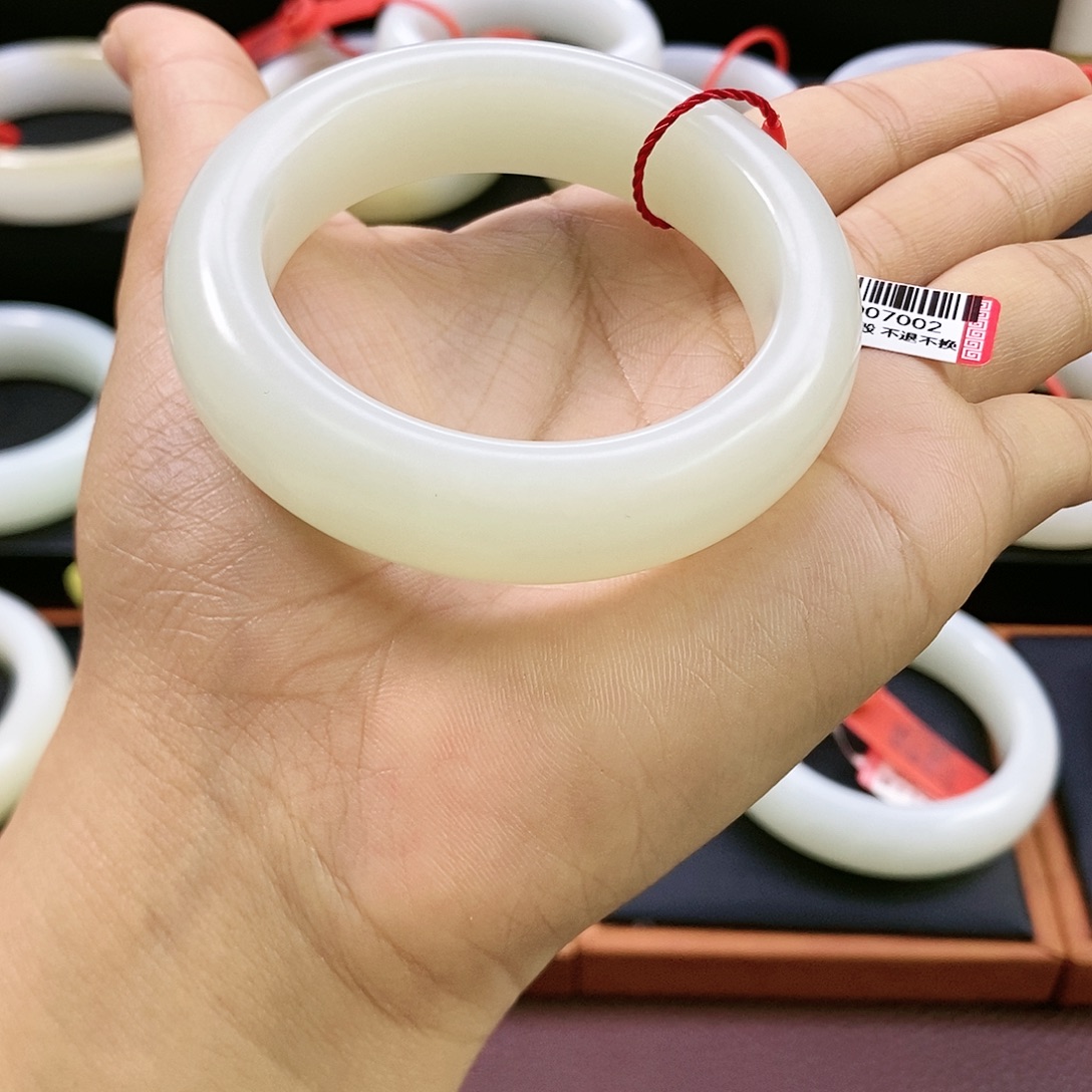 远***珍和田玉未镶嵌手镯53.3