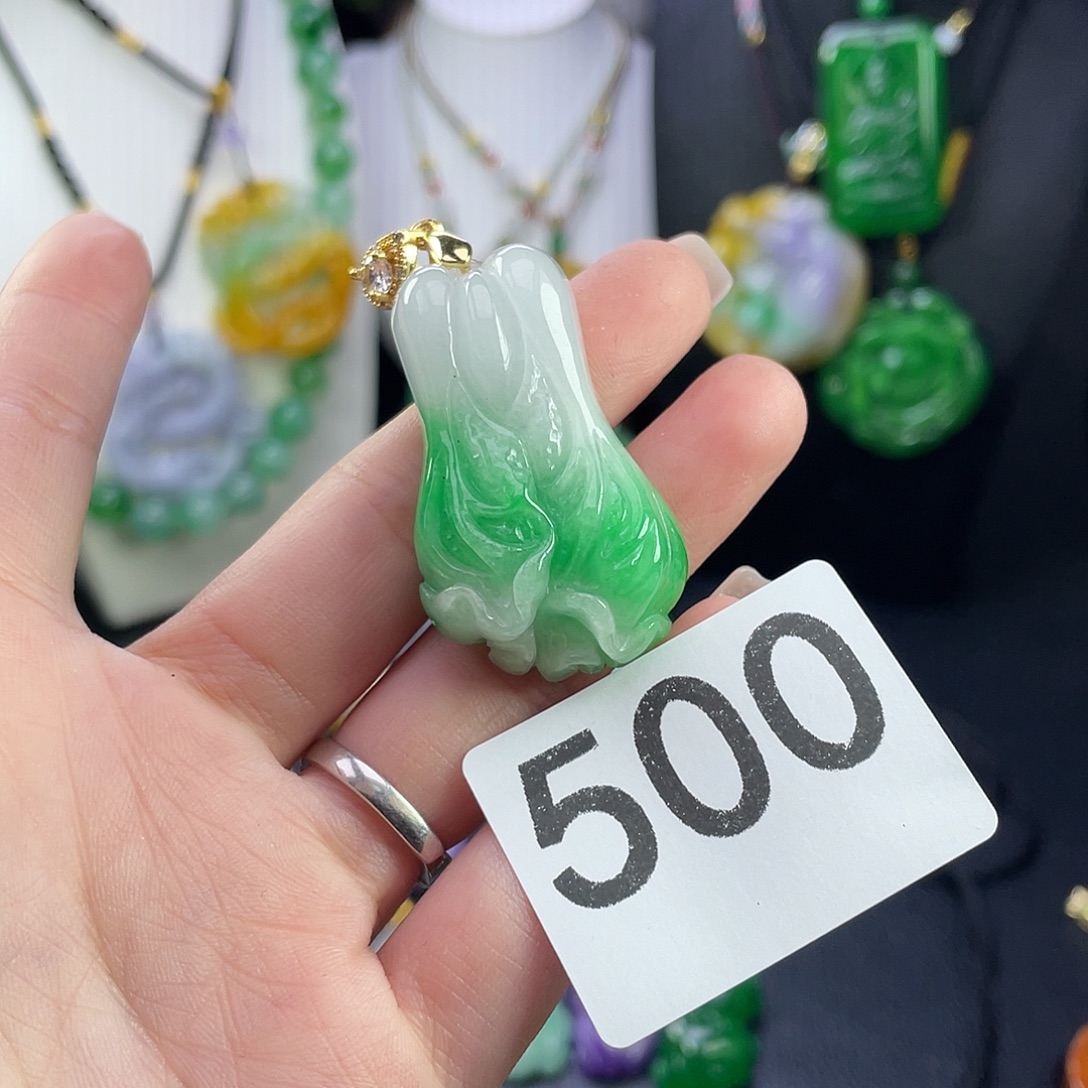 翡翠未镶嵌吊坠(赠链)