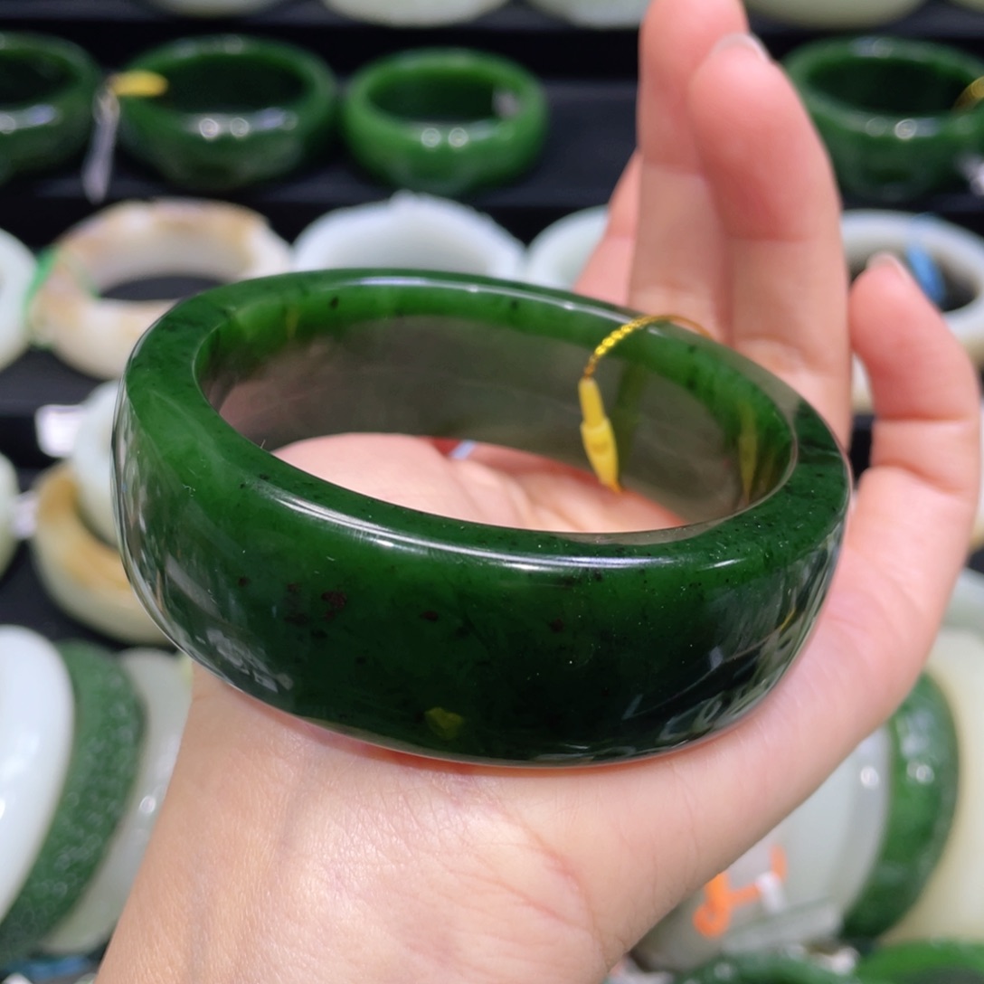 未镶嵌手镯和田玉34。   圈口62