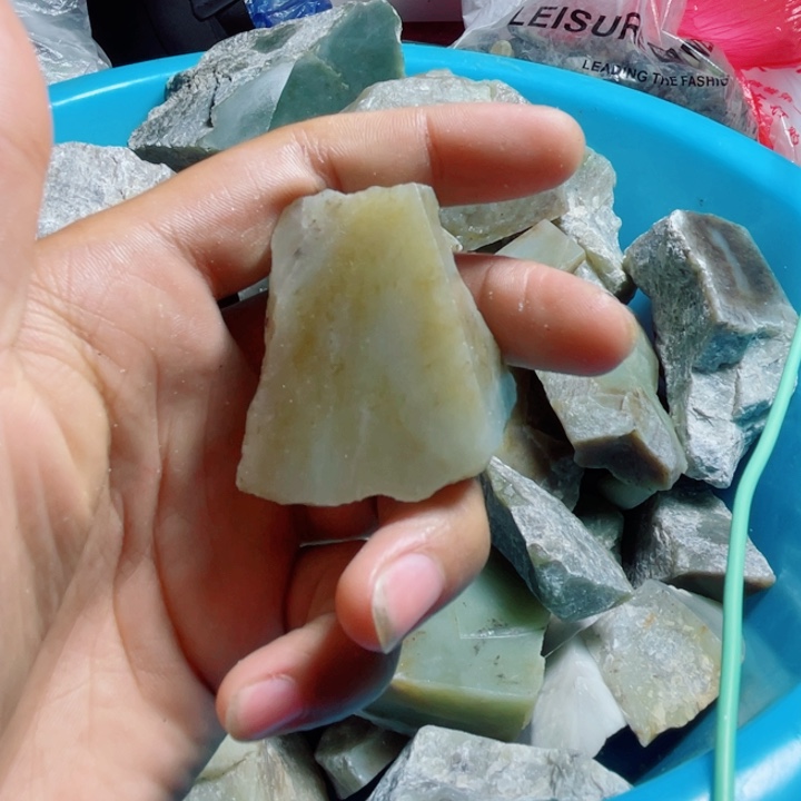 未镶嵌和田玉（糖玉）珠宝半成品