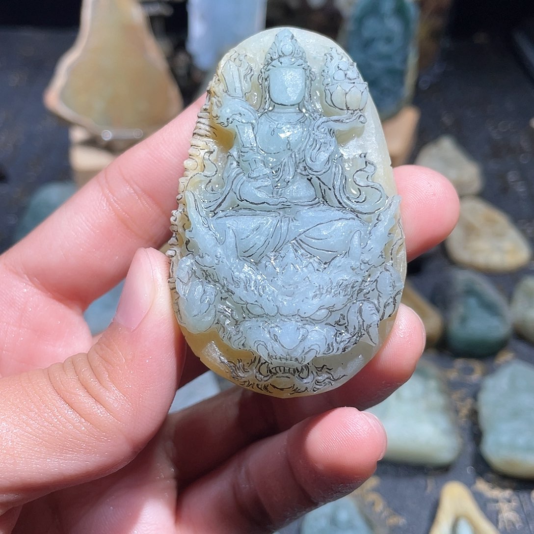 定制翡翠未镶嵌草**?