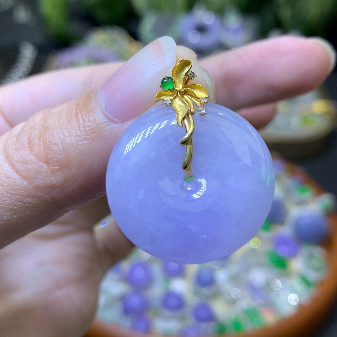 颈饰18K金镶嵌翡翠