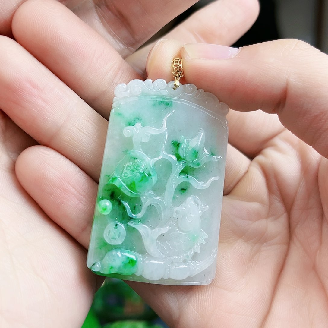 翡翠颈饰18K金镶嵌吊坠