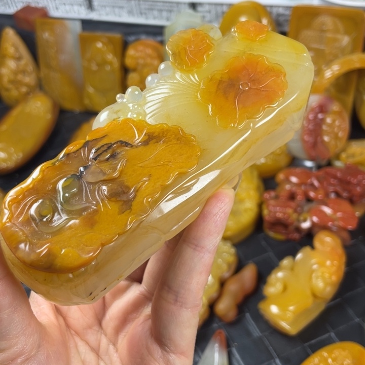 石英质玉（黄龙玉）颈饰未镶嵌