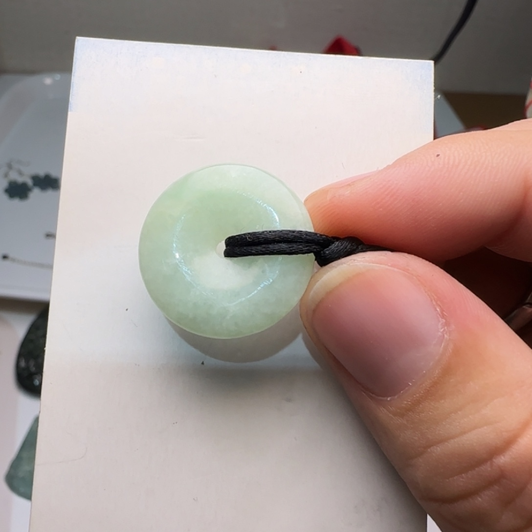 翡翠未镶嵌颈饰平安扣