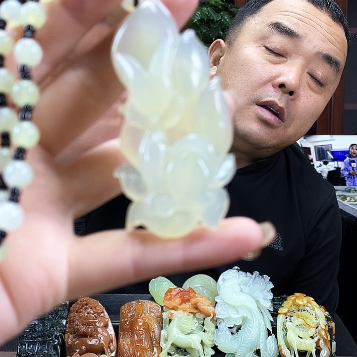 蛇纹石玉吊坠未镶嵌