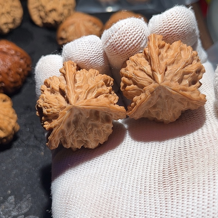 文玩核桃把件盘山三棱