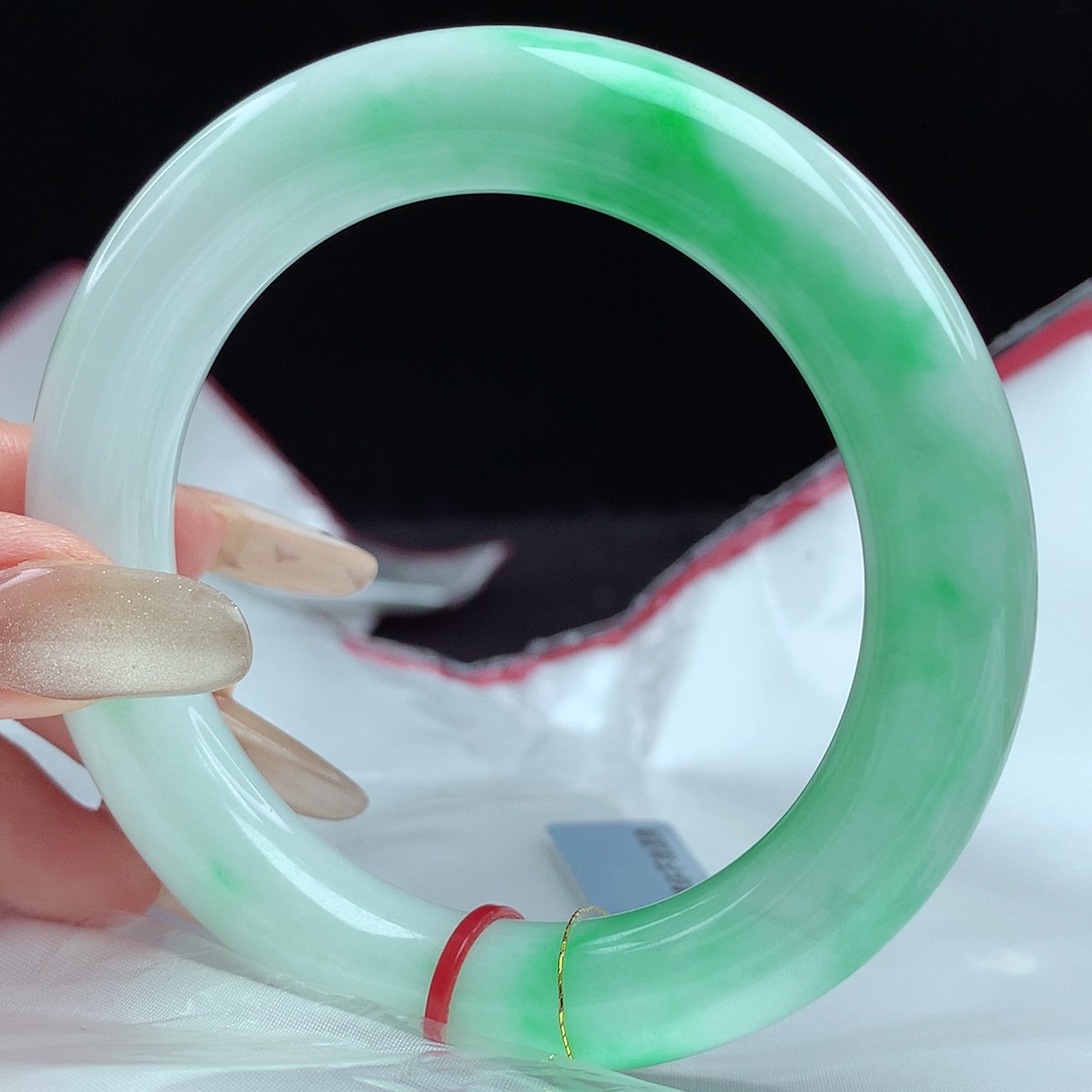 翡翠手镯（圆镯）未镶嵌57圆条3951