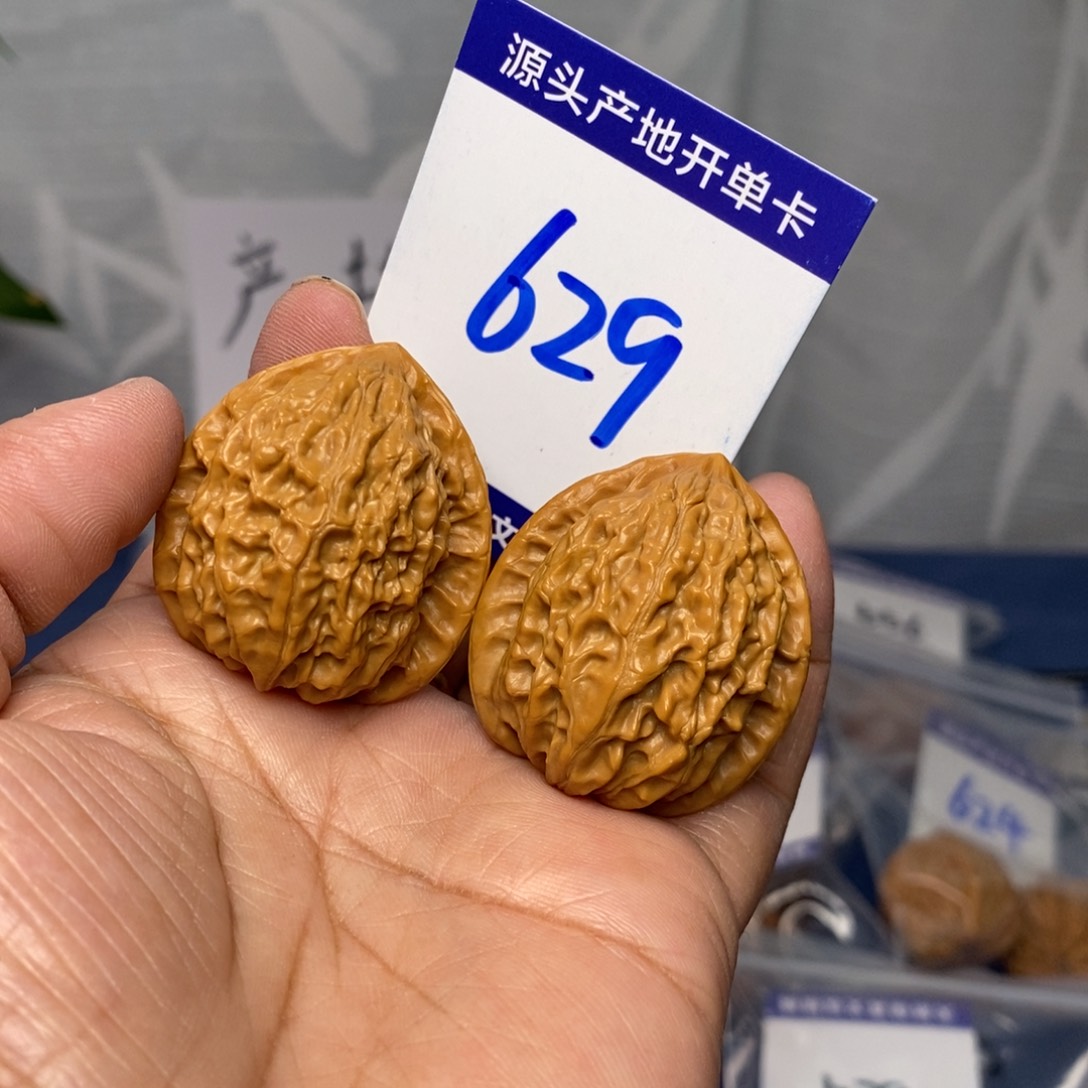 文玩核桃把件34金牛