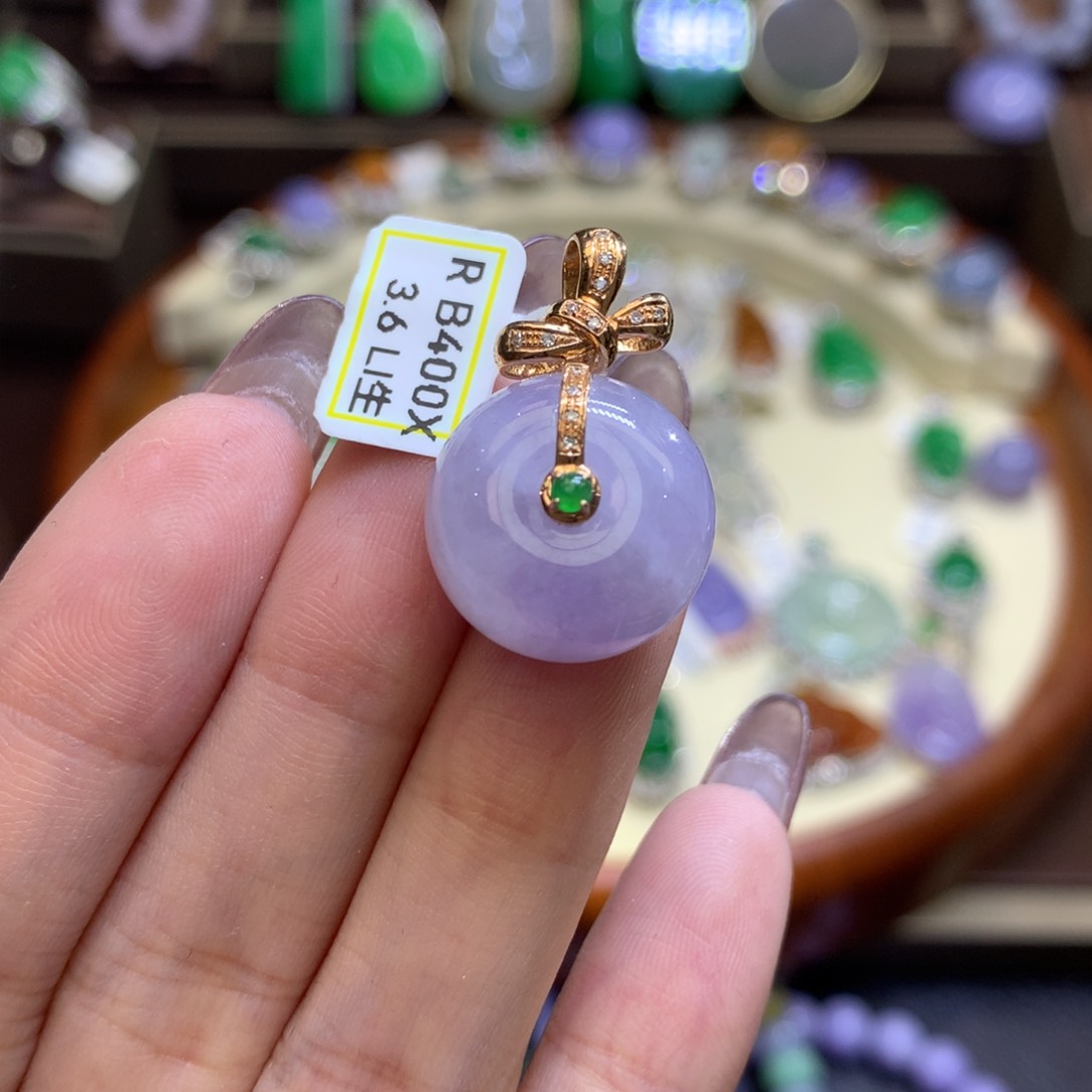 翡翠18K金镶嵌颈饰翡翠