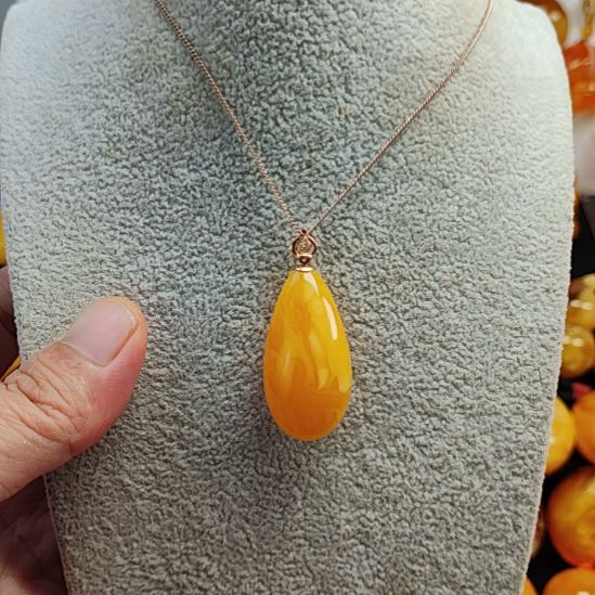 蜜蜡吊坠(赠链)18K金镶嵌