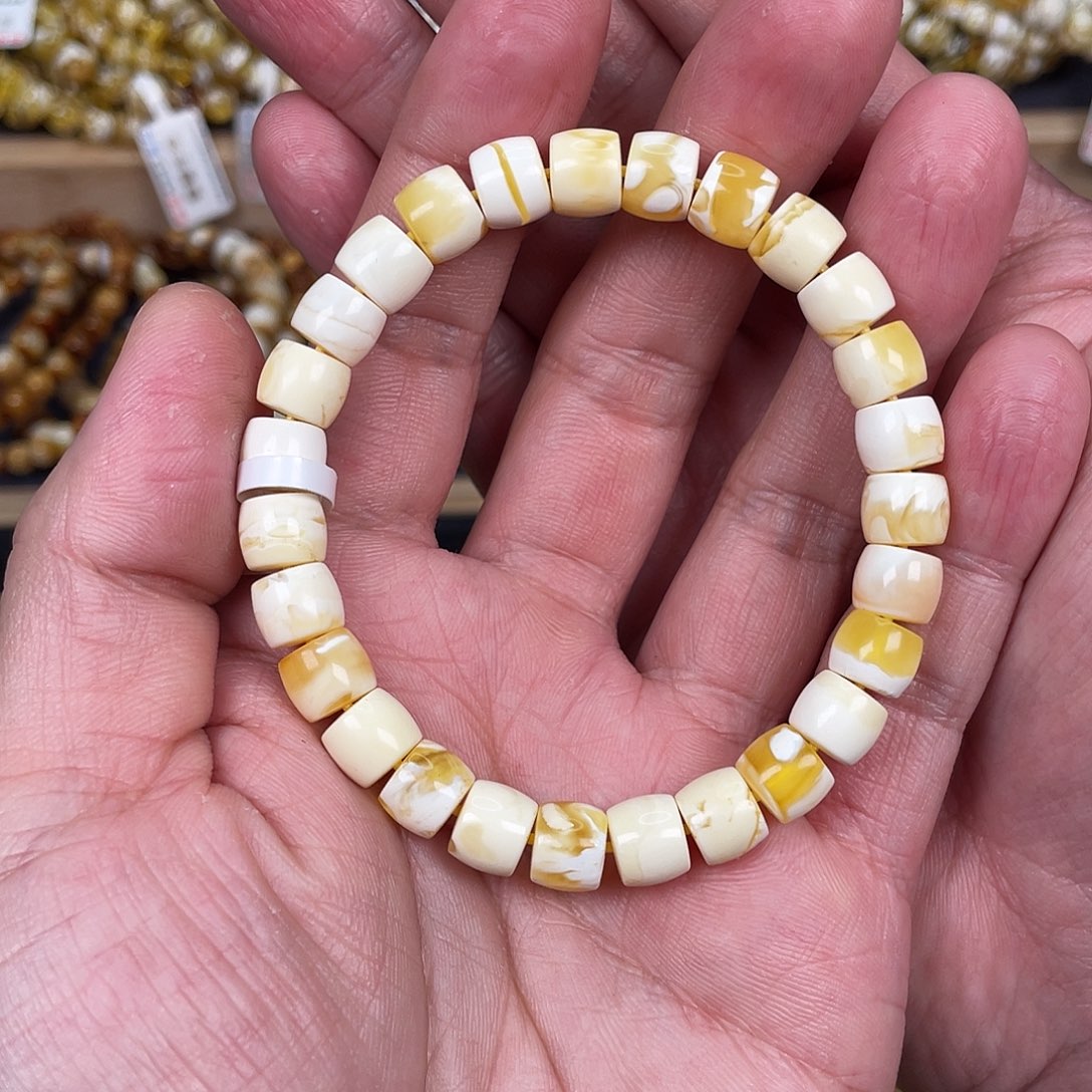 琥珀裸石未镶嵌8毫米金漆白溶洞单圈