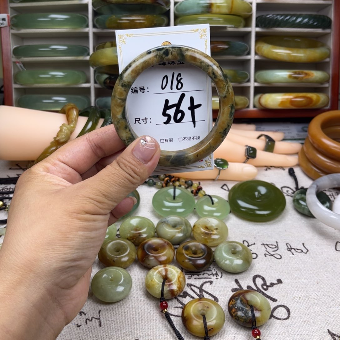 蛇纹石玉手镯未镶嵌