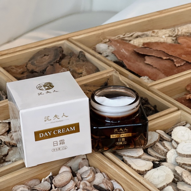 泥夫人日霜滋润保湿修护肌肤面霜护肤品