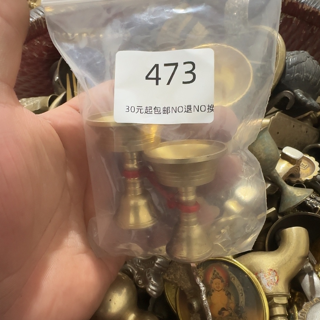 勇***仁香榧木雅圆工艺铜蜡台一对