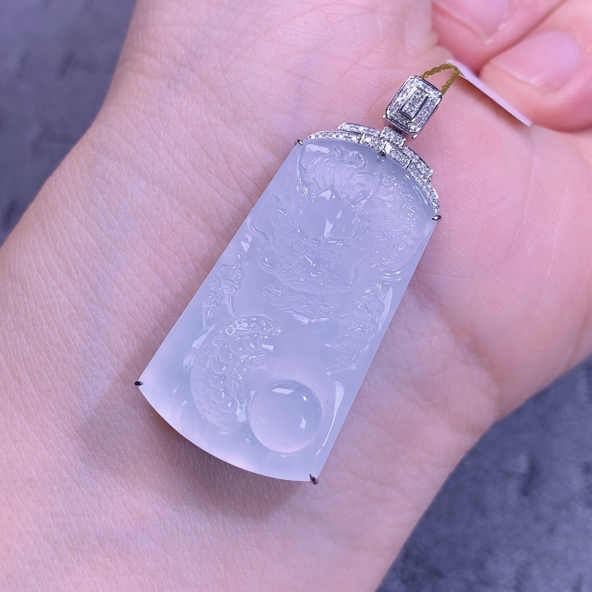 缅甸天然A货翡翠镶嵌18k金冰种白冰龙牌吊坠揭阳精雕45.5×21.5×7