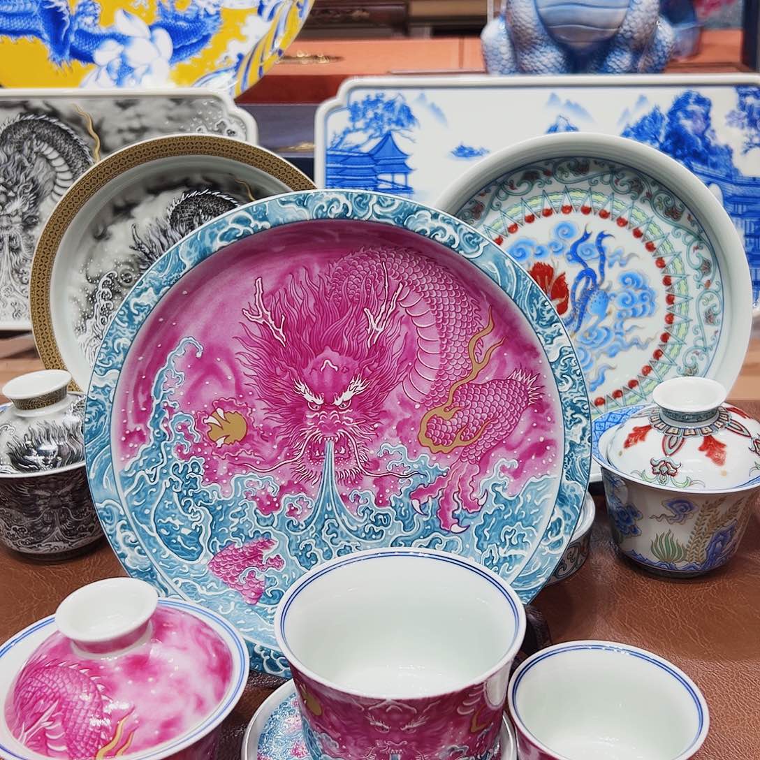 摆件景德镇陶瓷学院等单位联合举办了一