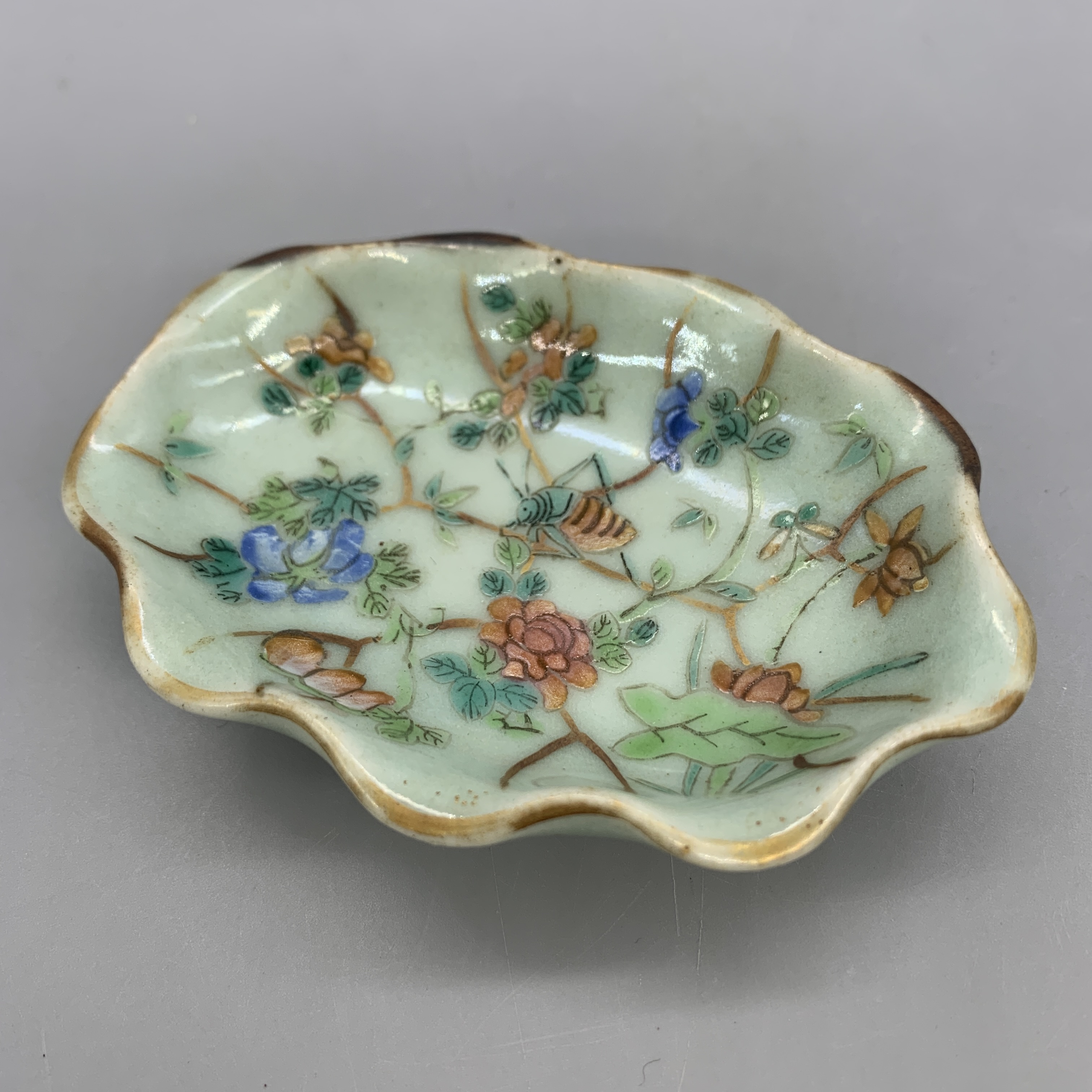 42501042*清同治青釉粉彩荷叶洗/瓷器四/江苏省文物总店