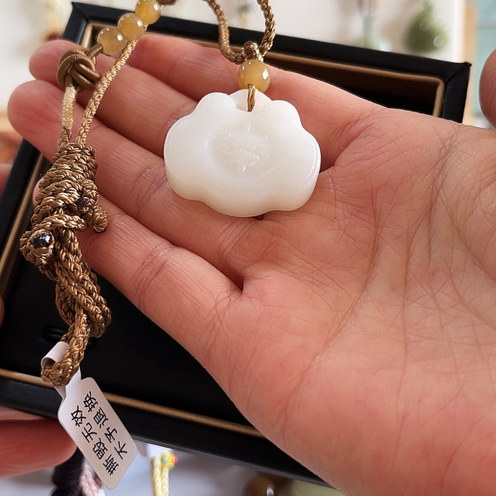 L****和田玉未镶嵌颈饰