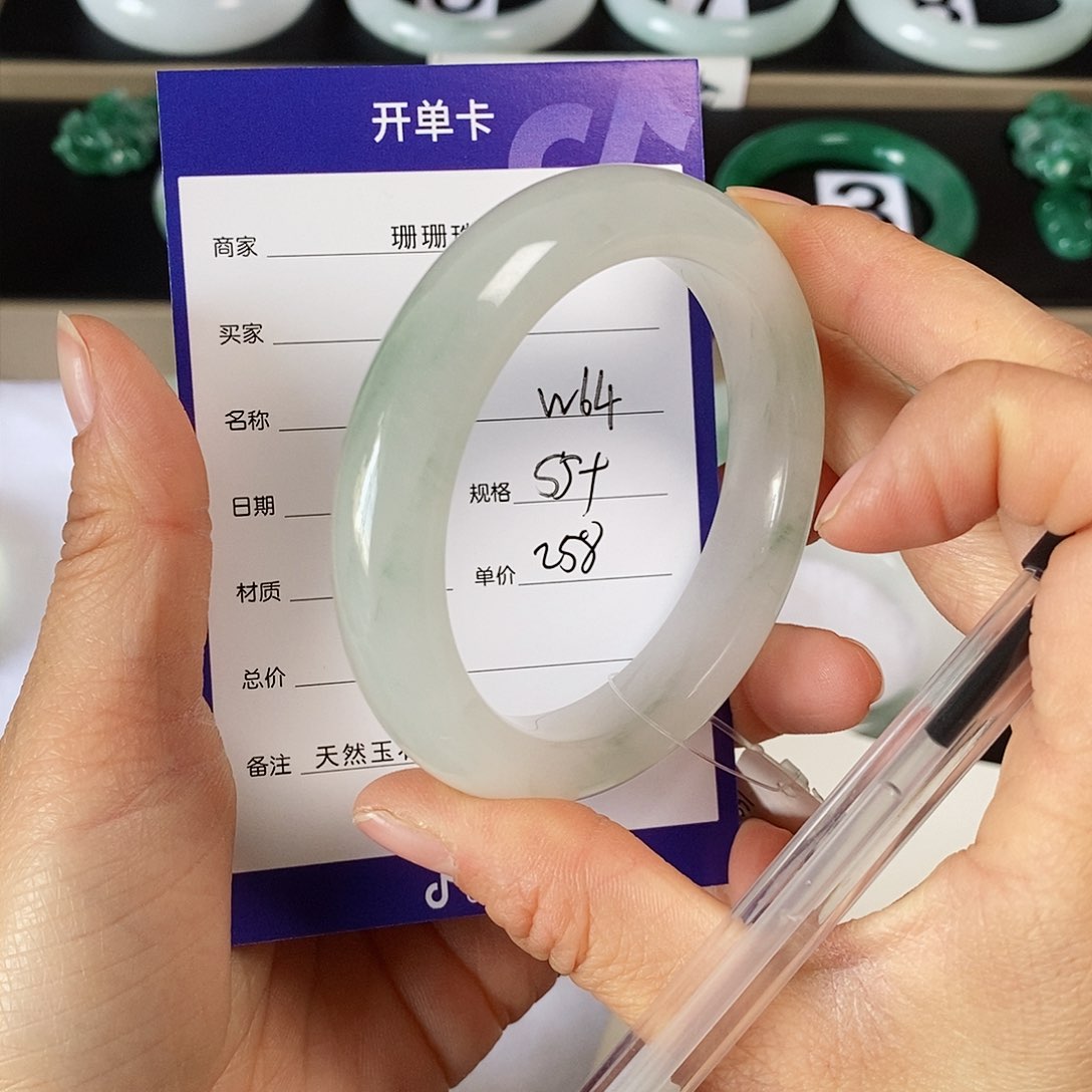 石英质玉（金丝玉）手镯未镶嵌小*花